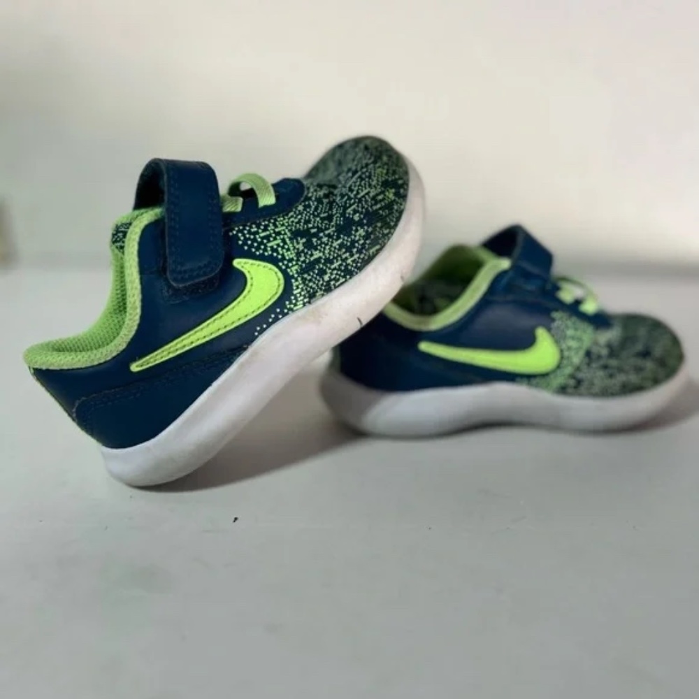 Nike Toddler Velcro Sneakers in Green/Blue